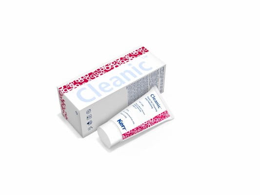 135193_CLEANIC_BERRY_BURST_BOX%20WITH_135192_TUBE_BERRY_BURST_3386_3Q_FAMILY.jpeg